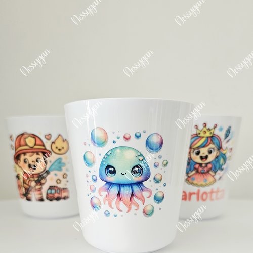 Gobelet enfant personnalisé avec prénom – cadeau original – verre incassable illustré princesse, pompier ou océan