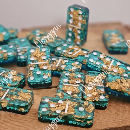 Dominos artisanaux en résine époxy – éclat or & bleu turquoise