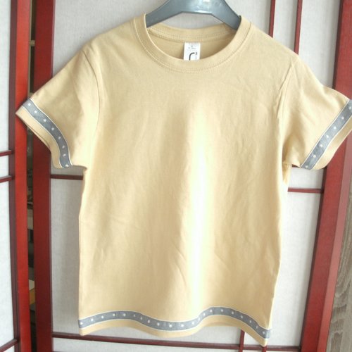 Tee-shirt enfant 4 ans avec galon (étoile) sur bas et bas manche (livraison offerte)