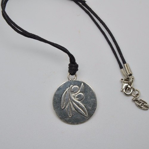 Collier pendentif lacet et médaille brin d'olivier collection styl rené gouin / argenté