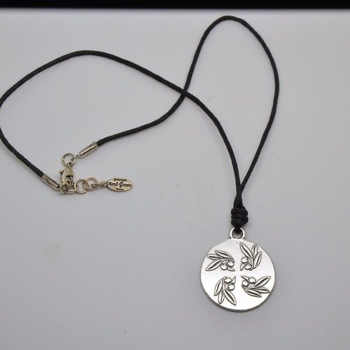 Collier pendentif lacet et médaille 4 brins d'olivier collection styl rené gouin / argenté