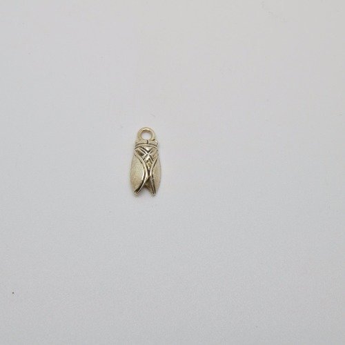 Pendentif mini cigale aux ailes lisses rené gouin argenté