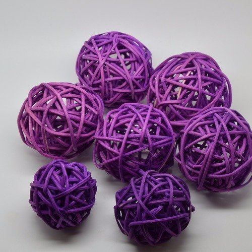 Boules de rotin violet