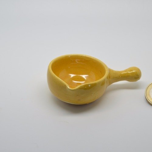 Taraillette de provence, poterie miniature petit poëlon jaune