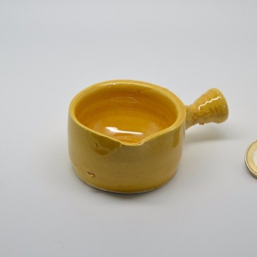 Taraillette de provence, poterie miniature poëlon jaune