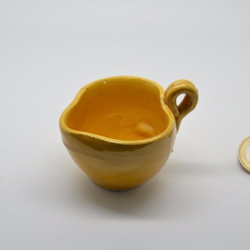 Taraillette de provence, poterie miniature tasse jaune
