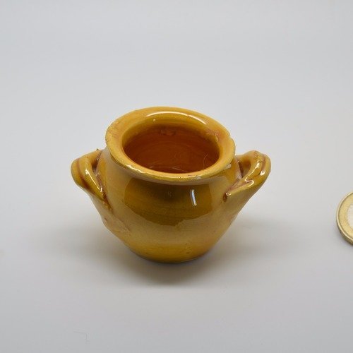 Taraillette de provence, poterie miniature marmite à anses jaune