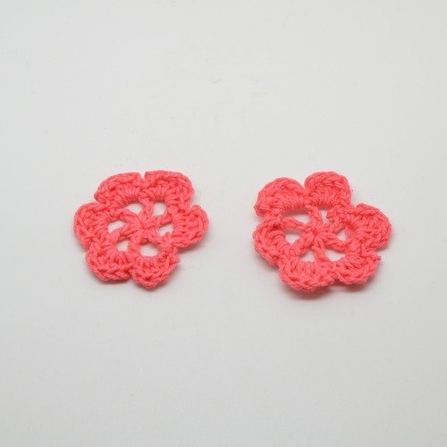 Fleurs au crochet rose corail - 35mm