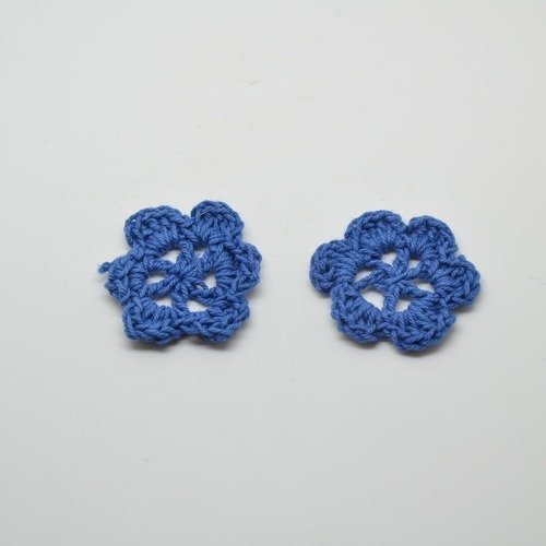 Fleurs au crochet bleu roi - 35mm