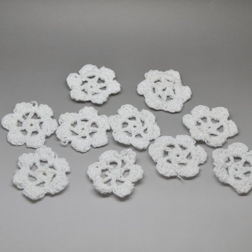 Fleurs au crochet blanc - 35mm