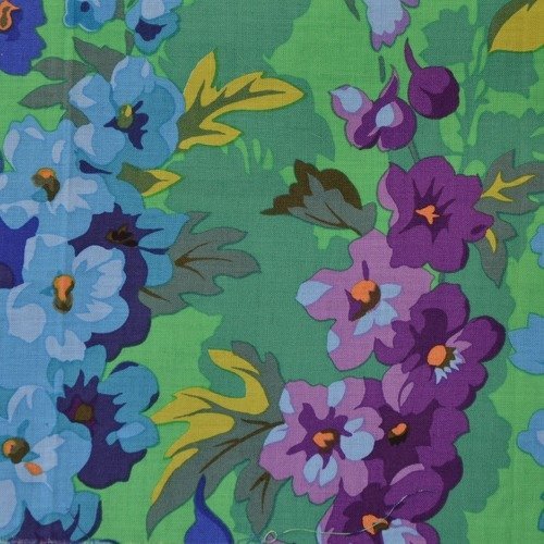 Coupon de tissu 55x20cm pour patchwork - motifs grappes de fleurs - bleu, violet