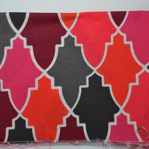 Coupon de tissu 20x55cm pour patchwork - motifs géométriques - prune, rouge