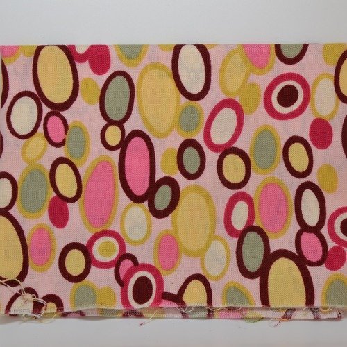 Coupon de tissu 20x55cm pour patchwork - motifs géométriques bulles - rose, multicolore