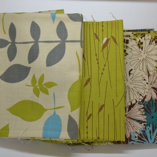 3 coupons de tissu 45x50cm pour patchwork - motifs fleurs et feuillages - dominante marron, vert
