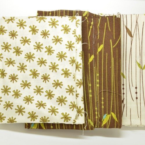 3 coupons de tissu 45x50cm pour patchwork - motifs fleurs et feuillages - dominante marron, écru
