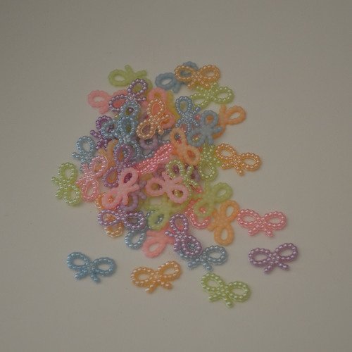 50 nœuds en plastique nacré - multicolore