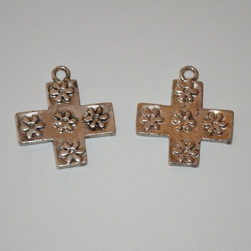 2 breloques "croix" en métal argenté