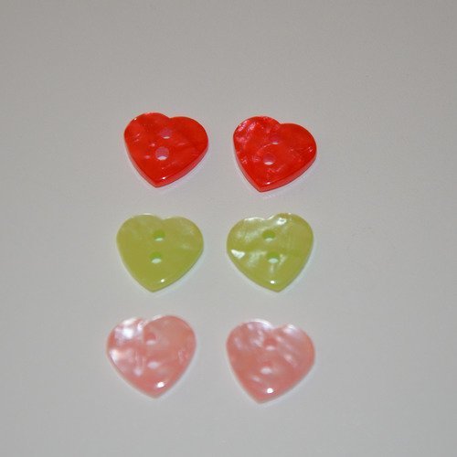 6 boutons cœurs en plastique - rouge, vert, rose