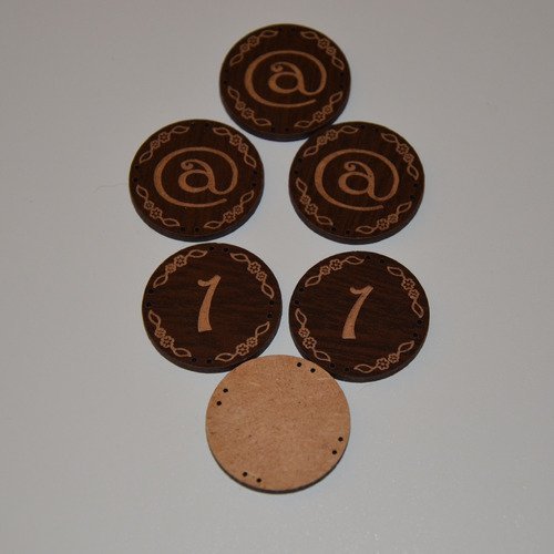 6 boutons ronds et plats en aggloméré - motif arobase et 1 - marron