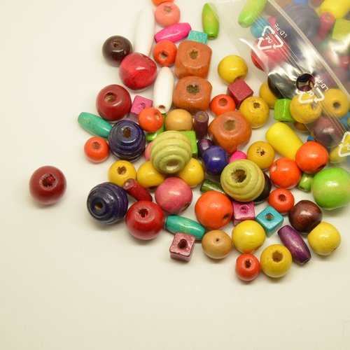 200gr de perles en bois de couleurs, formes et tailles variées