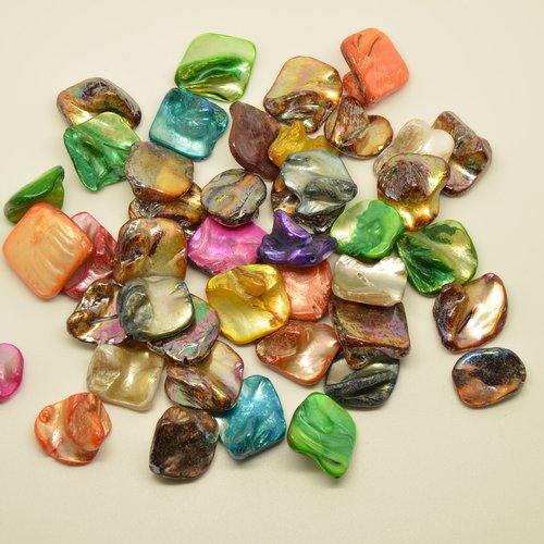 40 perles irrégulières baroques en nacre - couleurs variées - 20mm