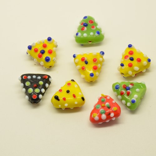 8 perles triangles à picots/oursins - jaune, rouge, vert, noir - 16x17mm
