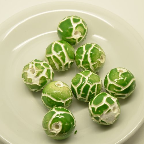 8 grosses perles rondes en céramique - vert, blanc - 20mm