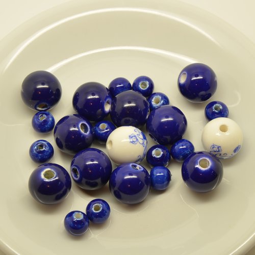 24 perles rondes en céramique - bleu marine - 8 et 14mm