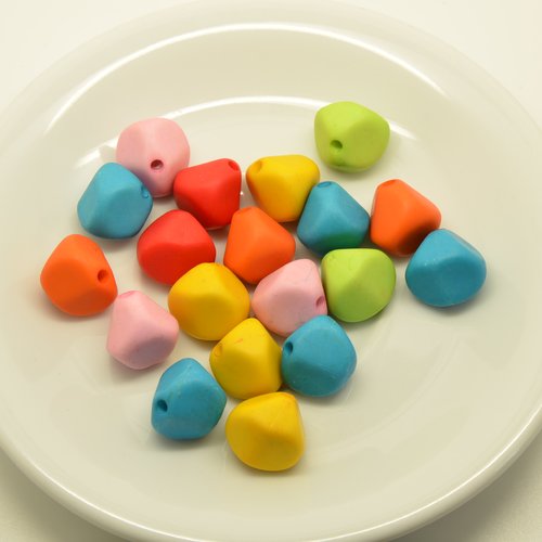 19 perles cailloux irrégulières - couleurs variées - 14mm