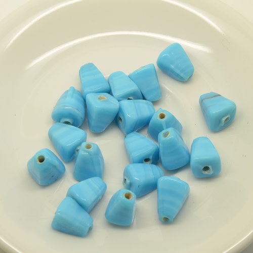 20 perles ethniques pyramides - bleu - 9x13mm