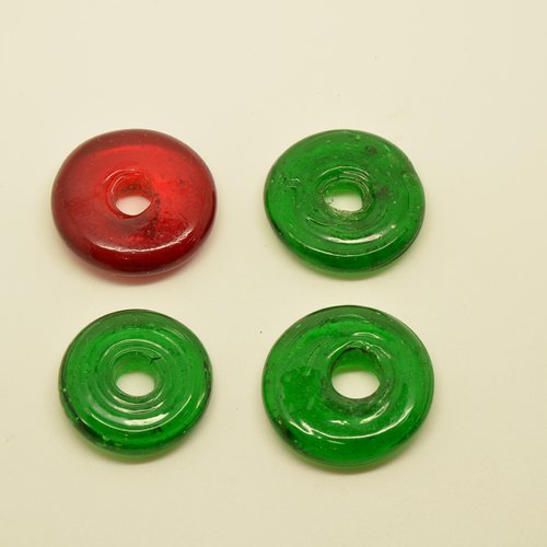 4 perles donuts - vert, rouge - 26mm