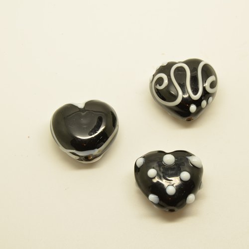 3 grosses perles cœurs - noir, blanc - 21x22mm