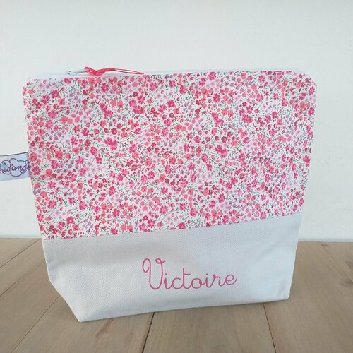 Trousse De Toilette Bebe Matelassee Rose Pastel Et Bleu Ciel Personnalisable Prenom Un Grand Marche