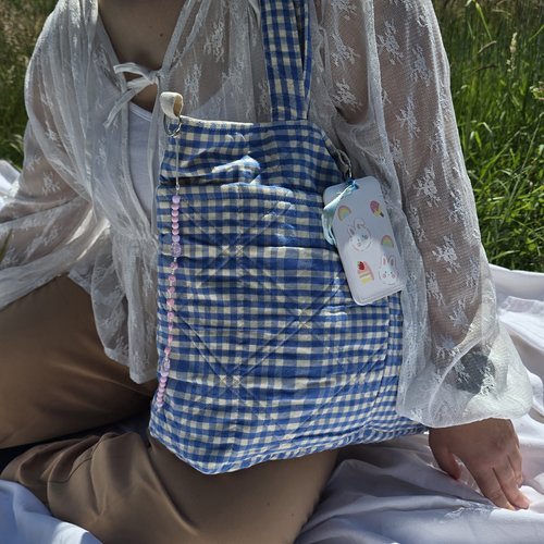 Cabas artisanal en tissu recyclé – multiples poches & passant métallique