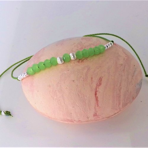 Fin bracelet cordon perles vert pastel