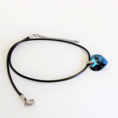 Collier, ras du cou  grand coeur swaroski bleu sur cordon noir