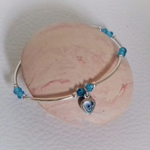 Bracelet tubes et coeur d' argent perles bleues sur élastique