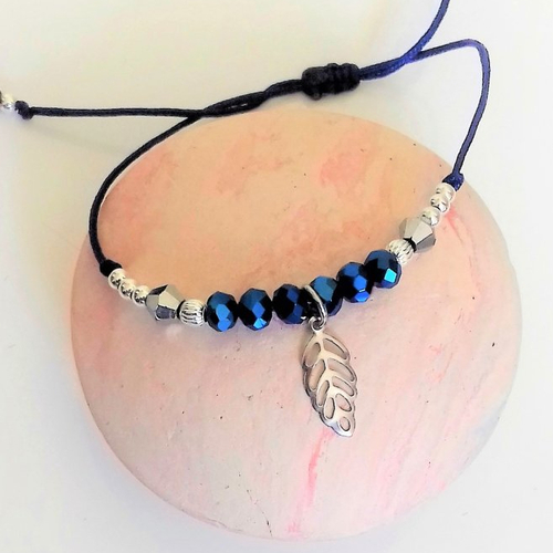 Bracelet cordon plume et perles bleues