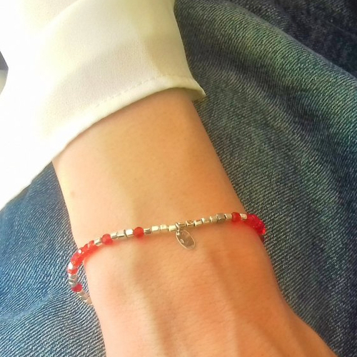 Bracelet perles argent et perles  rouges élastique