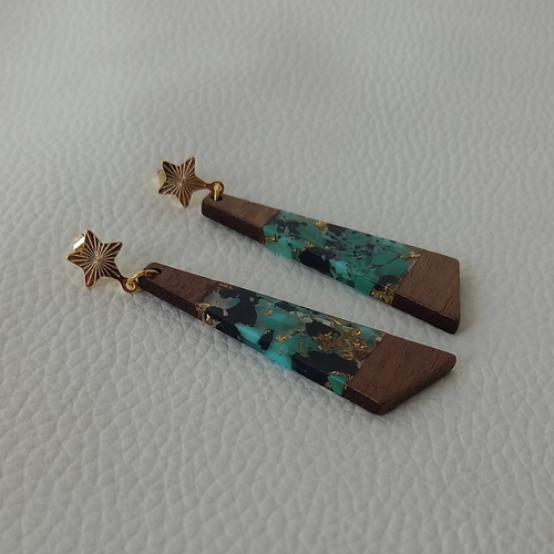 Longues boucles d'oreilles vertes