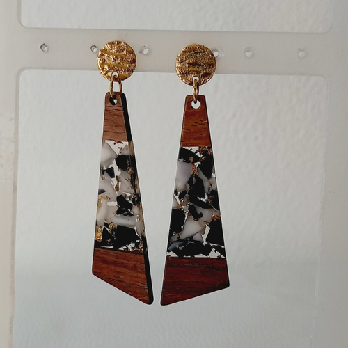 Longues boucles d'oreilles noires