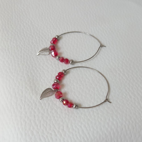 Creoles plume acier perles rouges