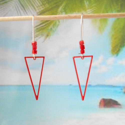 Boucle d'oreille triangle rouge