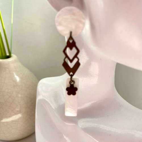 Boucles d’oreilles pendante blanche et bronze