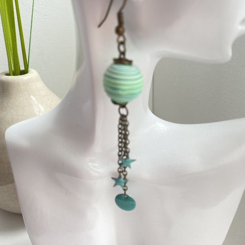 Boucle d'oreille pendante perle fimo verte