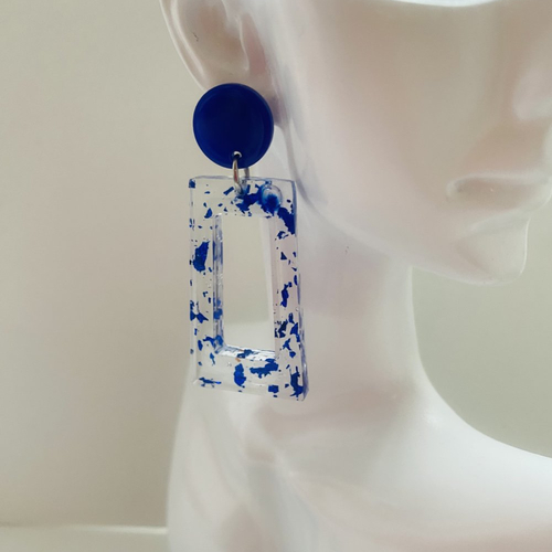 Boucles d’oreilles résine bleu foncé