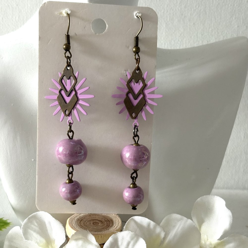 Boucles d'oreilles pendante/perle céramique mauve