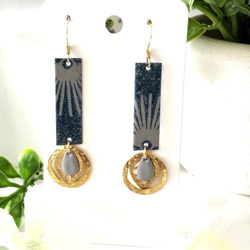 Boucles d'oreilles asymétrique gris et bleu structuré