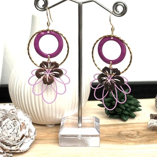 Boucles d'oreilles pendante,fleur de lys rose sequin violet