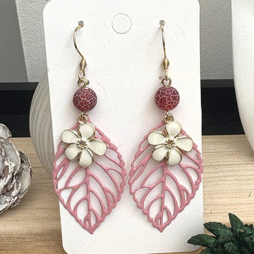 Boucles d'oreilles pendante feuille rose